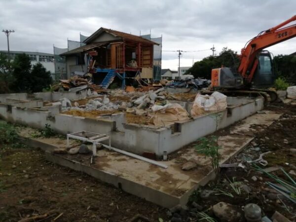 基礎の解体工事