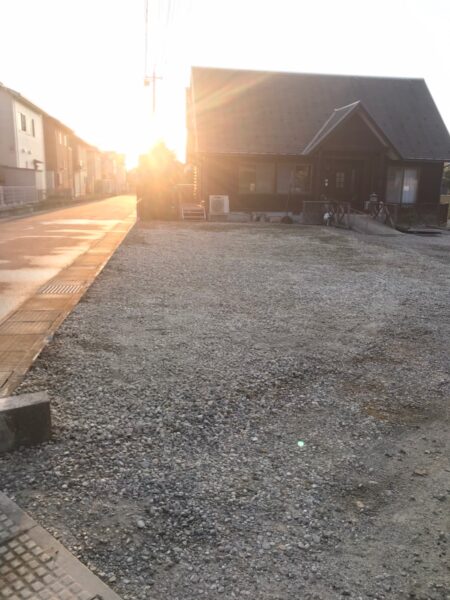 富山市の解体工事屋EIKI Inc.　フェンスと庭の解体工事を終えた光景１