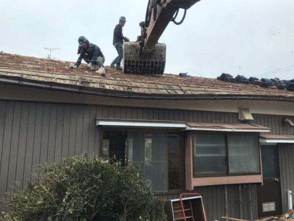 富山市で瓦の撤去解体工事