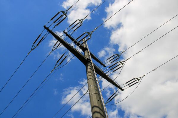 富山市の解体工事屋EIKI Inc.　コンクリートを使う電柱