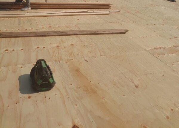 富山市の解体工事屋　株式会社エイキ　屋根板金解体