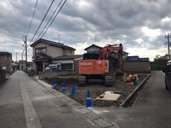 富山市の更地を整地にしている途中