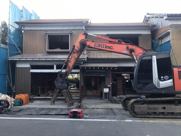 内部解体が終わり、躯体だけになった住宅