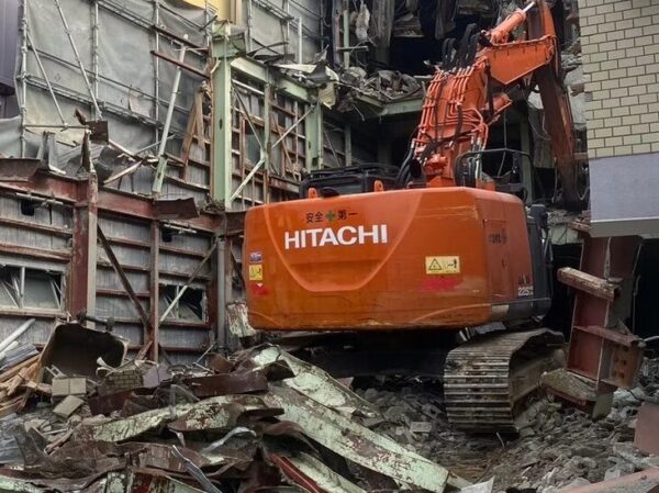 富山の解体工事屋　株式会社エイキ　鉄骨造（S造）ビルの解体工事