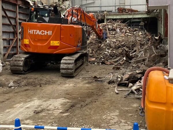 富山の解体工事屋　株式会社エイキ　鉄骨造（S造）ビルの解体工事
