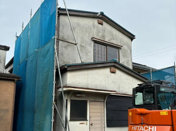 解体工事で、近隣と作業員を守る養生シート