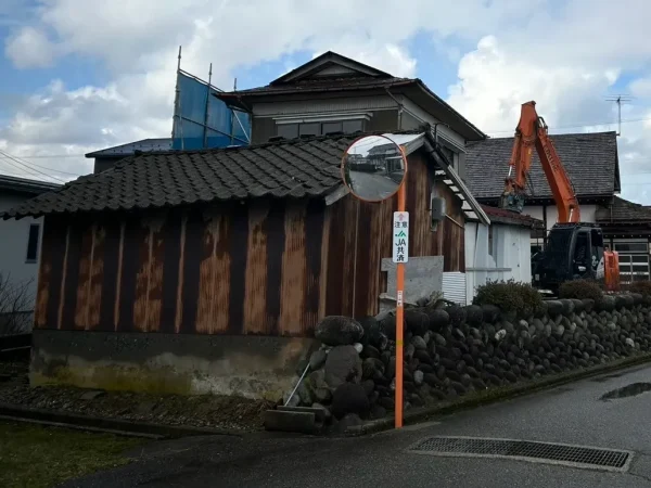 富山の株式会社エイキ　長年の歴史息づく木造解体工事　解体工事前