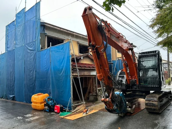 足場と養生シート