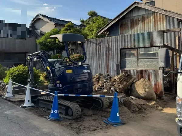 重機を投入して解体
