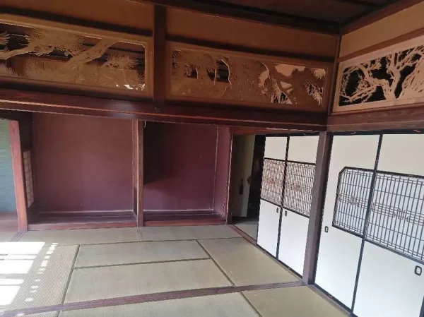 内部解体をする前の屋内2