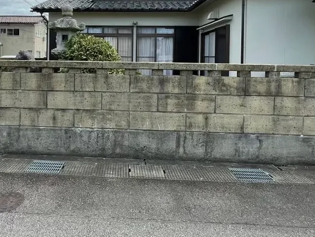 富山の株式会社エイキ　外構解体工事　工事前の写真