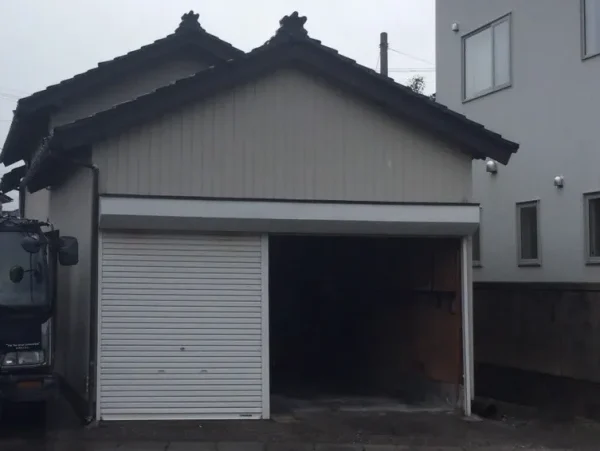 解体する前の木造納屋