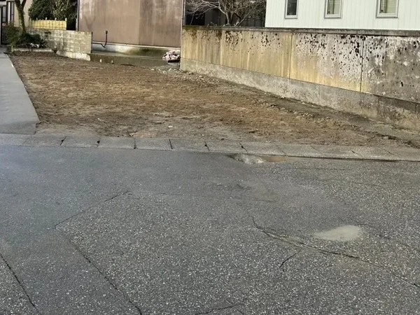 納屋を解体した後の更地