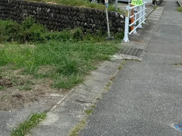 看板撤去後の跡