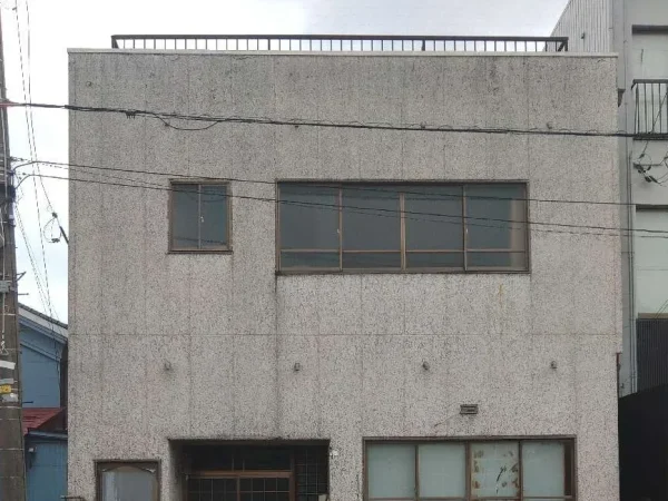富山の株式会社エイキ　S造（鉄骨造）解体工事　内装から始まる解体作業