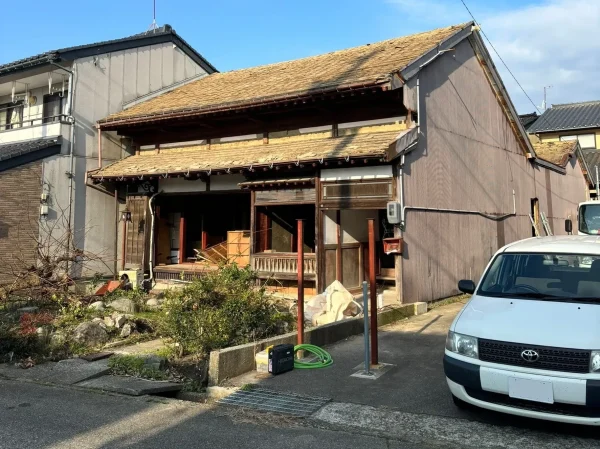 隣と接している家