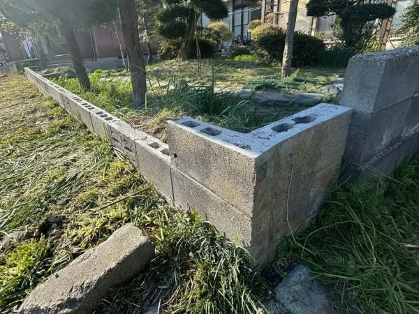 上部を解体し終えたブロック塀