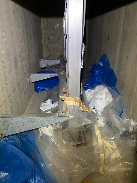 グローブバッグによって包まれた床のケーブル貫通部2