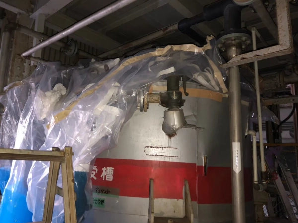 富山の株式会社エイキ　工場タンクのグローブバッグ工法　アスベスト除去後にグローブバッグを撤去