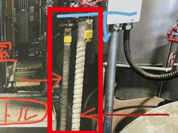 除去前の配管保温材