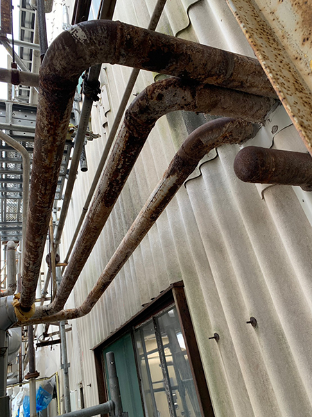 アスベスト保温材除去後の配管