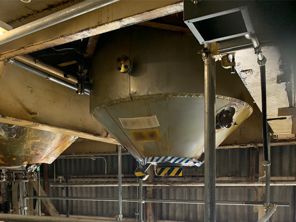 アスベスト保温材がある2基のタンク1