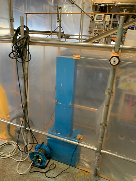 エアシャワーユニットがあるセキュリティーゾーンの洗身室