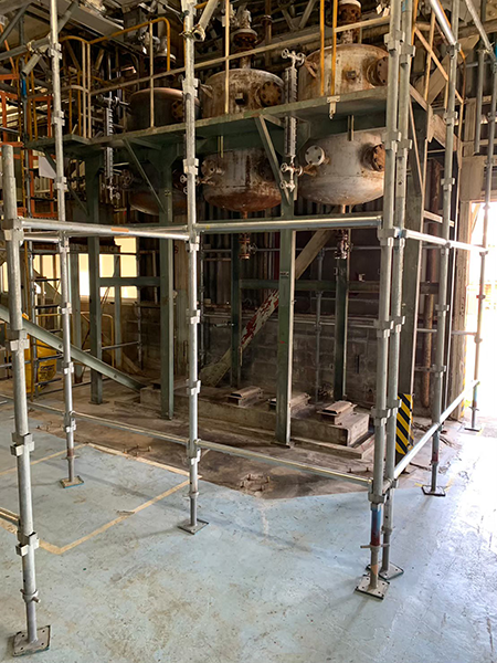 隔離養生が撤去された現場