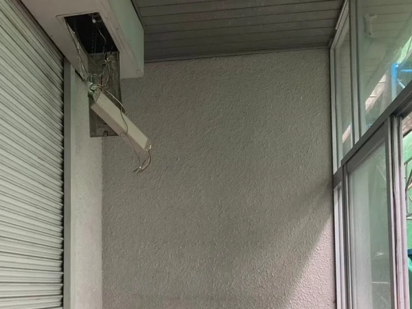 石川県のアスベスト除去現場。別の個所のアスベスト外壁の写真