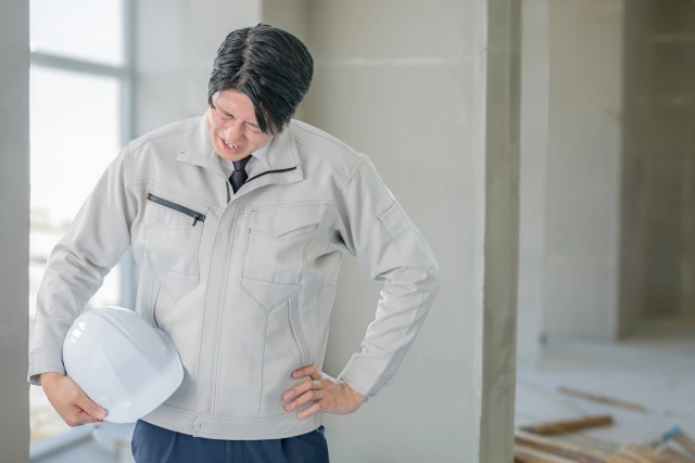 悩んでいる、現場監督