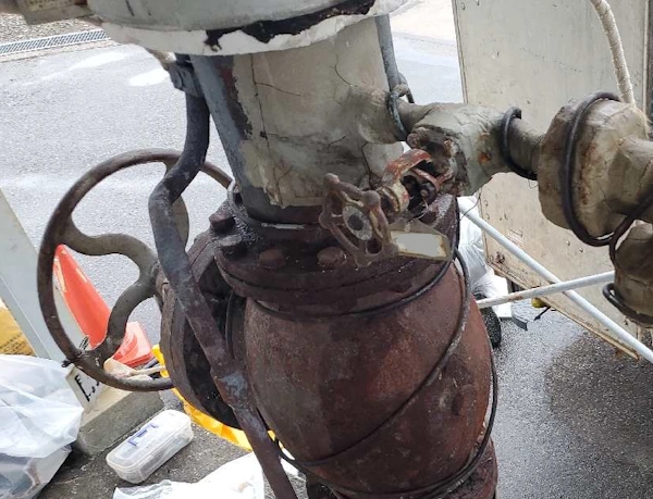 大型プラントのアスベスト除去が完了した様子