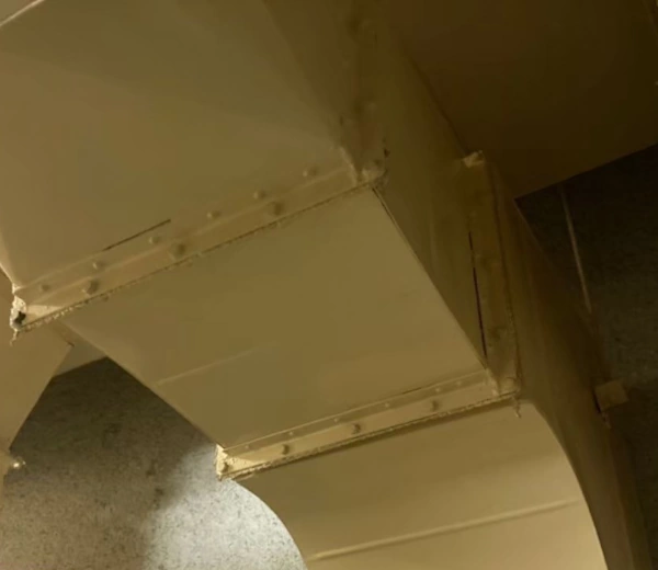 つなぎ目にアスベストが使われている空調ダクト