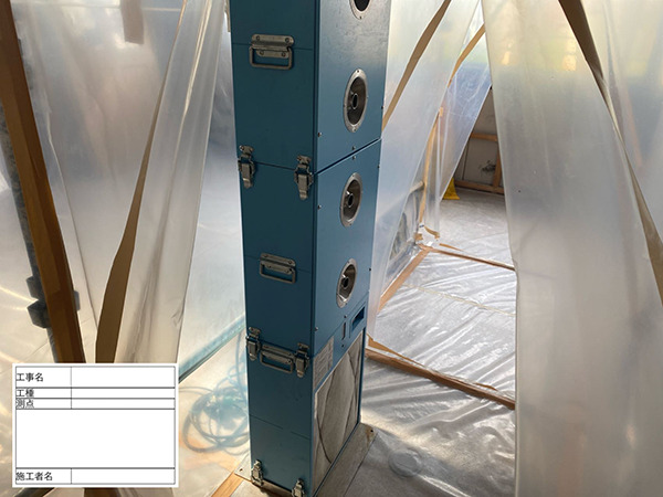 セキュリティゾーンの中心の部屋に置かれたエアシャワー。