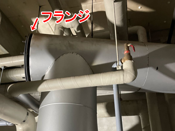 アスベスト含有パッキンのある煙道。