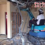 建物内に重機？広い室内での内装解体には重機も運用できます