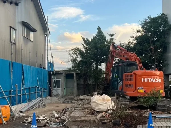 躯体の解体が終わり、基礎解体へ