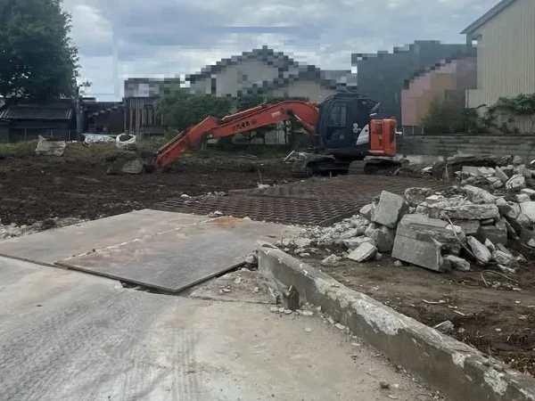 建物の解体後、基礎コンクリートや埋設物を撤去