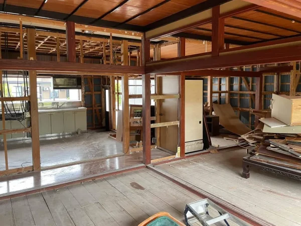 家の内部を解体