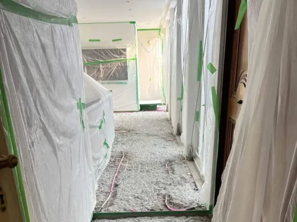 斫り時は、しっかりとした養生