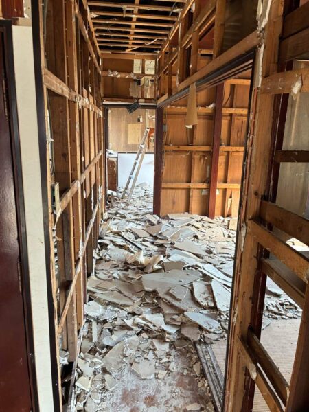 内部解体の通路