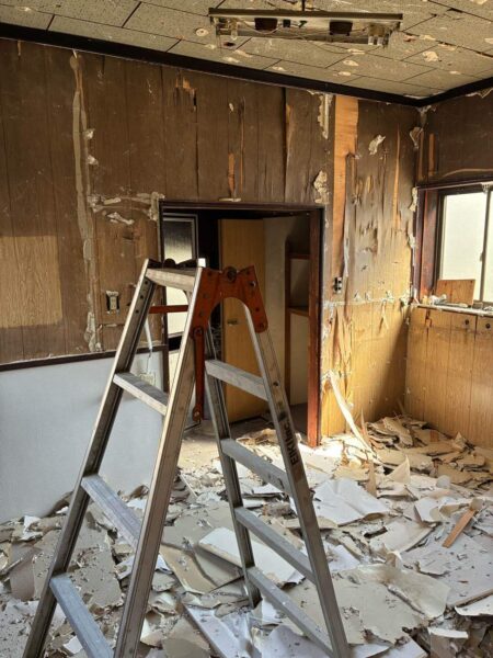 内部解体の様子