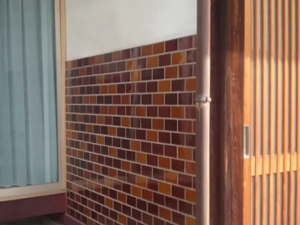 富山の株式会社エイキ 外壁の解体工事 解体前