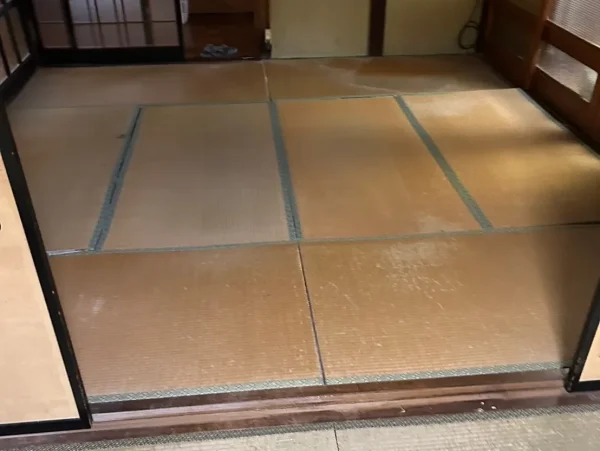 富山の株式会社エイキ 和室の解体工事 畳