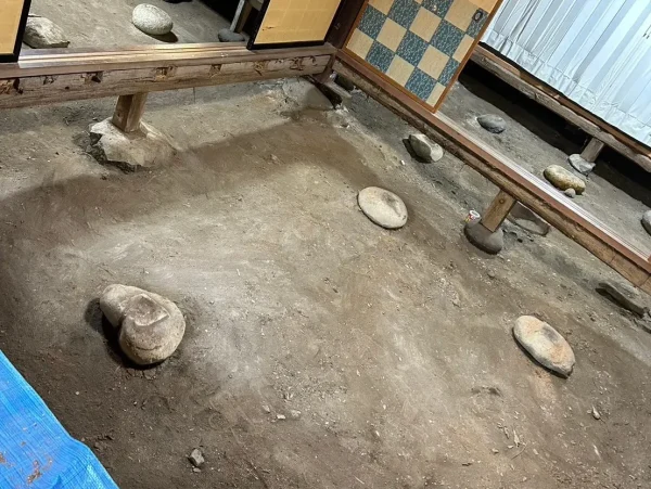 富山の株式会社エイキ 和室の解体工事 畳の撤去後