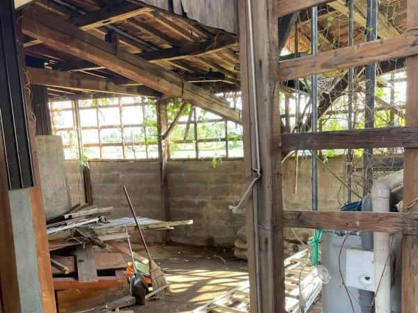 解体前の納屋3　内部