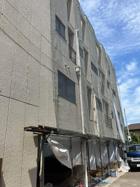 今回の解体現場の4階建てS造ビルの外観