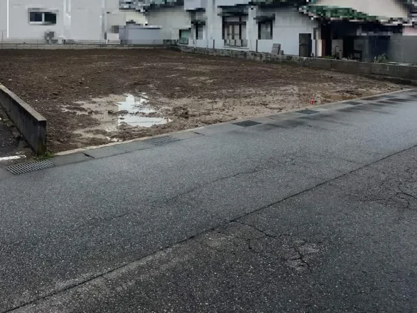 きれいな更地。お客様の希望に応じて、整地をする場合がある。