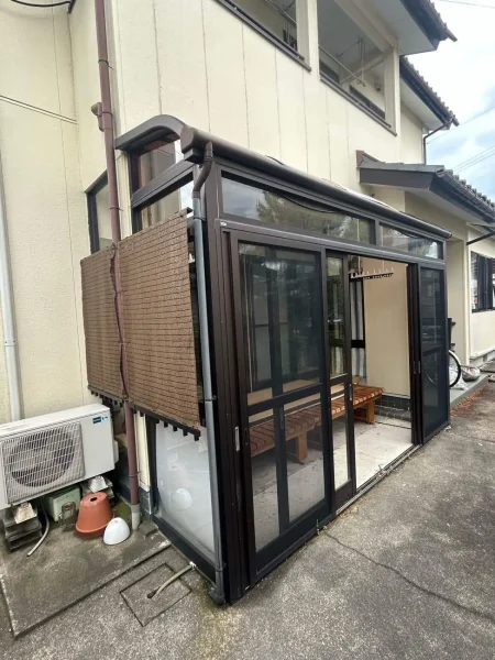 今回鉄橋を依頼されたサンルーフ。サンルーフの中に濡れ縁が見える。