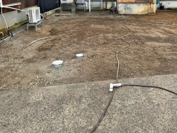 完成後の更地写真。残っていたコンクリート基礎も解体され、地面が見えている。