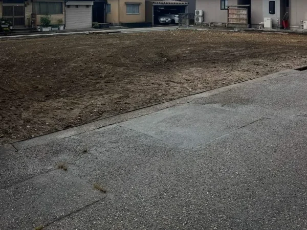 完成後の更地の写真。基礎も全てなくなっている
